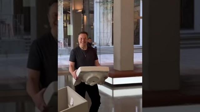 Elon musk turns up at twitter hq carrying a sink Elon musk turns up at twitter hq carrying a sink