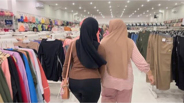 Pilihin celana buat nurma dongg #fyp #viralvideo Pilihin celana buat nurma dongg #fyp #viralvideo