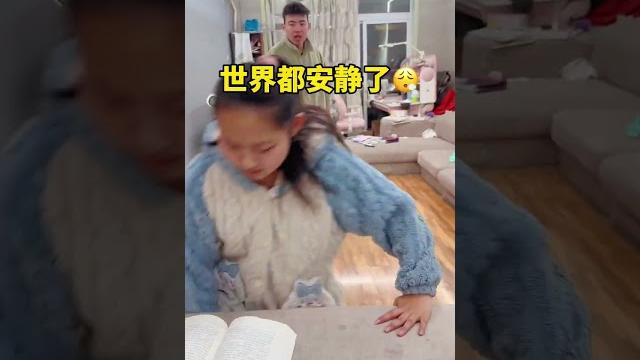 不冩作業就得滾?在姐姐的教育下,嘟嘟全身都散髮着知識的光芒!#萌娃#親子#親子日常#搞笑#爸爸帶娃#funny 不冩作業就得滾?在姐姐的教育下,嘟嘟全身都散髮着知識的光芒!#萌娃#親子#親子日常#搞笑#爸爸帶娃#funny