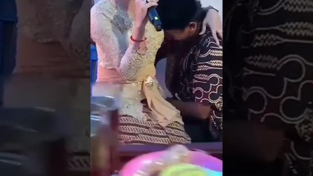 Biduan dangdut pasrah #biduanbodygitarspanyol #biduansemok #biduanindonesia 7 november 2022 Biduan dangdut pasrah #biduanbodygitarspanyol #biduansemok #biduanindonesia 7 november 2022