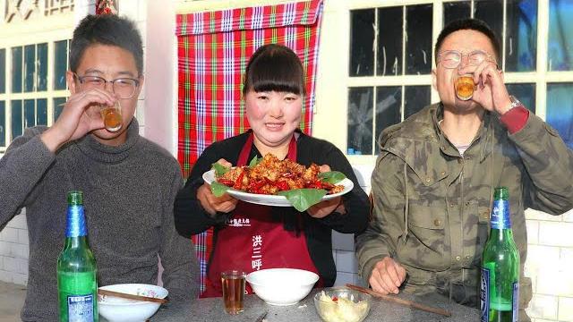 90元2只兔子,做“麻辣兔肉”,香辣入味,太过瘾了,弟弟说这90花值了!【陕北霞姐】 90元2只兔子,做“麻辣兔肉”,香辣入味,太过瘾了,弟弟说这90花值了!【陕北霞姐】