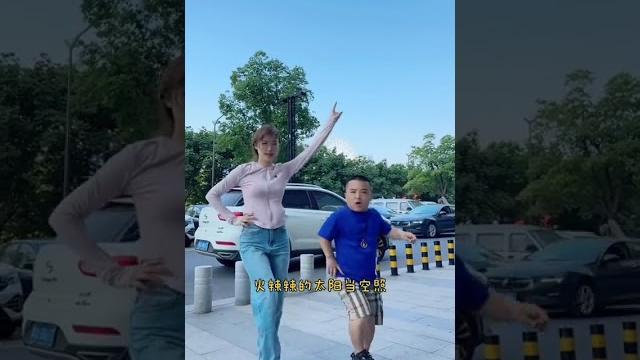 快乐的小舞蹈,舞出人生的精彩。亲爱的老婆,祝你生日快乐#夫妻 #魔性舞蹈 快乐的小舞蹈,舞出人生的精彩。亲爱的老婆,祝你生日快乐#夫妻 #魔性舞蹈