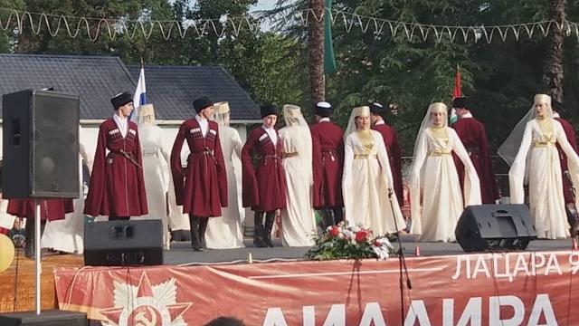Осетинский танец ансамбль ,,ингур" Осетинский танец ансамбль ,,ингур"