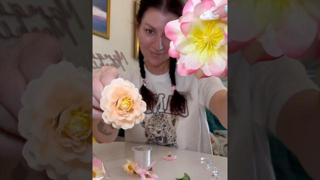 I'm decorating my makeup room with flowers!! I'm decorating my makeup room with flowers!!