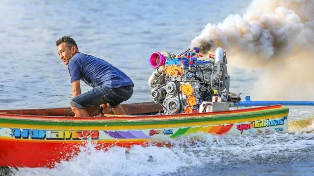 Drag racing turbo longtail thai riverboats in bangkok Drag racing turbo longtail thai riverboats in bangkok