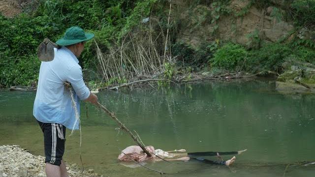 A farmer discovers a mystery under the river | single mother A farmer discovers a mystery under the river | single mother