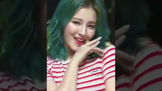 Momoland - baam Momoland - baam