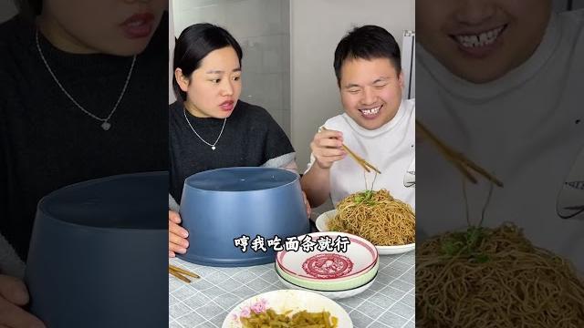 偷吃鸡蛋反被套路!蠢老公看到鸡腿瞬间崩溃 #food #funny #挑食 #mukbang 偷吃鸡蛋反被套路!蠢老公看到鸡腿瞬间崩溃 #food #funny #挑食 #mukbang