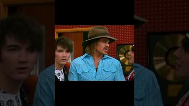 Massive hannah montana plot hole??? Massive hannah montana plot hole???