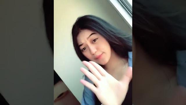 Dinda nih (@diindaa2911) Dinda nih (@diindaa2911)