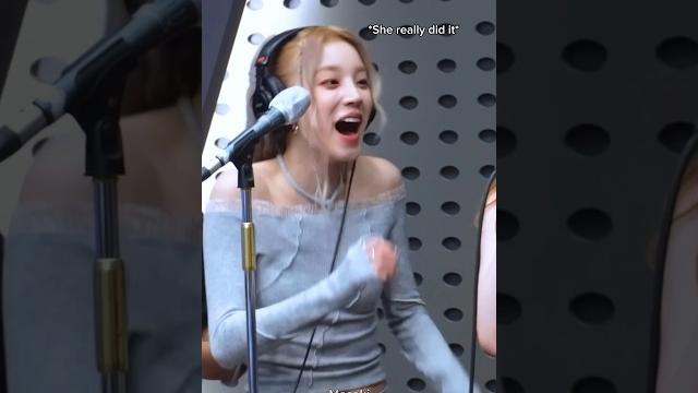 Yuqi was sure shuhua wouldn’t take a pic. (queencard) Yuqi was sure shuhua wouldn’t take a pic. (queencard)