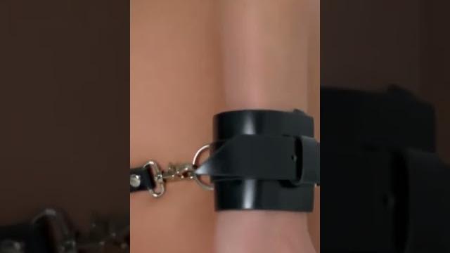 Гартеры с наручниками Гартеры с наручниками