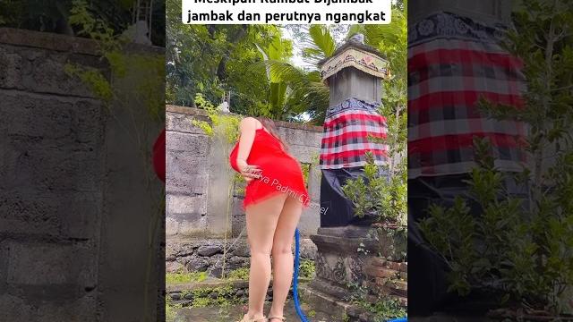 Tranding now nyiram tanaman….. #gadisbali #gadisdesa #cewesexy #cewemontok #ceweindo #sexydiary Tranding now nyiram tanaman….. #gadisbali #gadisdesa #cewesexy #cewemontok #ceweindo #sexydiary