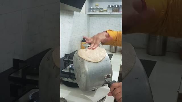 Tandoori roti and tandoori naan at home, without tandoor | #shorts #shortsfeed #howto #kitchentips Tandoori roti and tandoori naan at home, without tandoor | #shorts #shortsfeed #howto #kitchentips