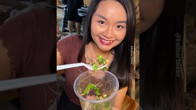 Cantik sihh, tapi jual udang yg dimakan hidup2 jodd's fair, thailand #kuliner1menit Cantik sihh, tapi jual udang yg dimakan hidup2 jodd's fair, thailand #kuliner1menit