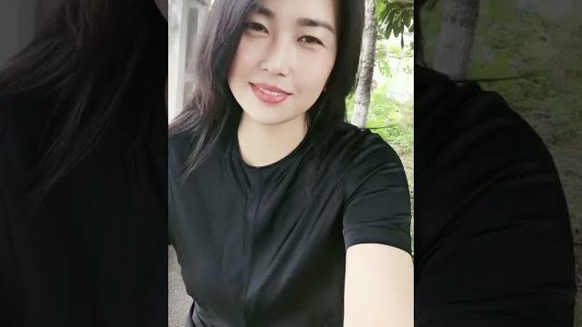 一个人在田间地头,农村阿姨气质好 一个人在田间地头,农村阿姨气质好