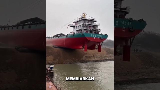 Beginilah cara kapal raksasa di luncurkan ke laut Beginilah cara kapal raksasa di luncurkan ke laut