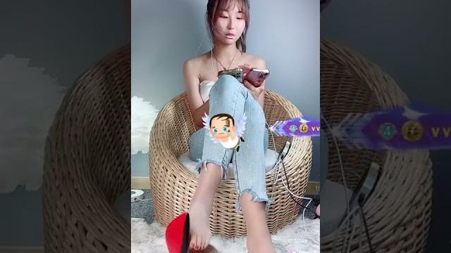 性感丝袜女脚部裸出 易直播 足迹丝袜美女 性感丝袜女脚部裸出 易直播 足迹丝袜美女