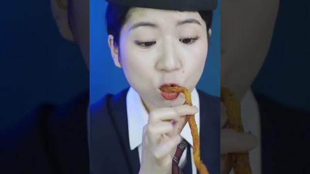 专业代吃已上线️今天测评甜辣口的最长五米辣条!也太长啦!艾特你列表第一个一人一半吧!#五米二辣条#测评 专业代吃已上线️今天测评甜辣口的最长五米辣条!也太长啦!艾特你列表第一个一人一半吧!#五米二辣条#测评