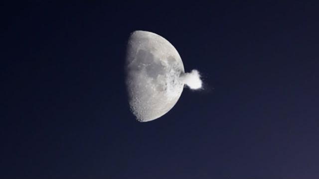 Moon crash - something hit the moon Moon crash - something hit the moon