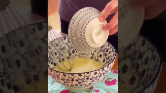 شیرینی لطیف ویژه دورهمی یکی از نرم و لطیفترین نون یا شیرینیهایی که بهتون پیشنهاد میکنم همینه. شیرینی لطیف ویژه دورهمی یکی از نرم و لطیفترین نون یا شیرینیهایی که بهتون پیشنهاد میکنم همینه.