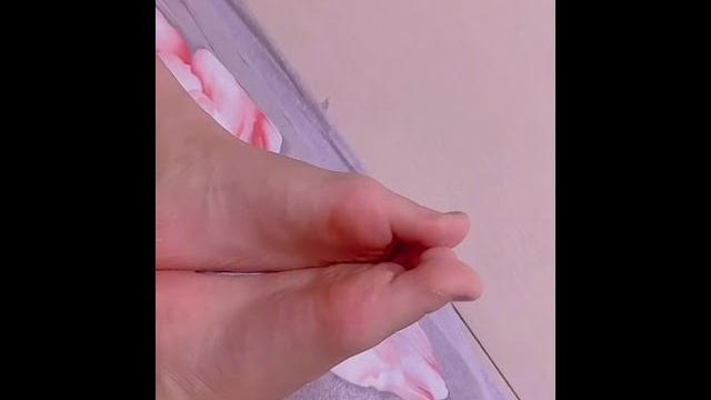 桃子女王裸足诱惑口水唾沫asmr吐口水、涂口水以及裸足展示(完整版私信) 桃子女王裸足诱惑口水唾沫asmr吐口水、涂口水以及裸足展示(完整版私信)