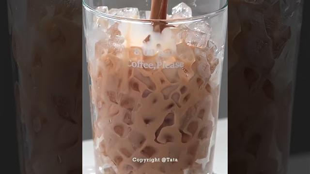 一次解锁港式茶餐厅的灵魂磻丝袜奶茶冰镇冻鸳鸯拿铁‼️浓郁丝滑巨巨巨好喝 一次解锁港式茶餐厅的灵魂磻丝袜奶茶冰镇冻鸳鸯拿铁‼️浓郁丝滑巨巨巨好喝