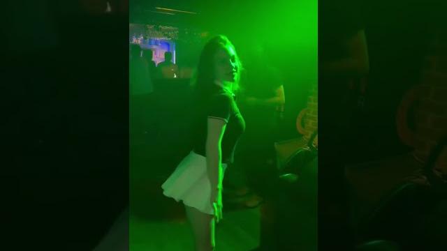 Esra rabia ünal dans ediyor! Esra rabia ünal dans ediyor!