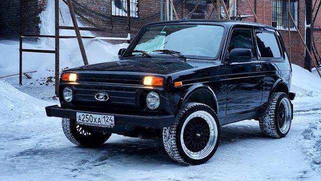 Lada 4x4 3d das kleiner grüner Lada 4x4 3d das kleiner grüner