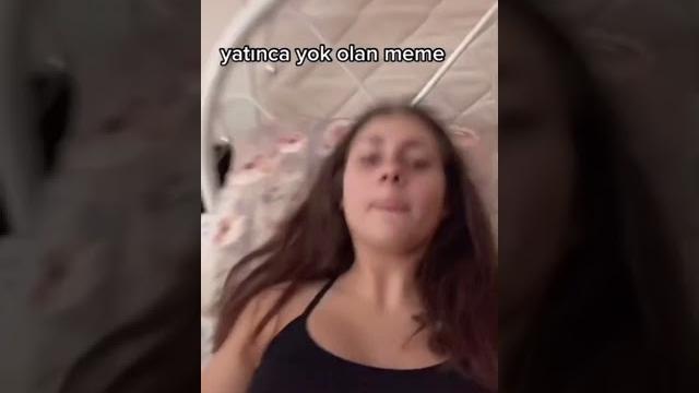 Periscope liseli kız memelerini açıyor Periscope liseli kız memelerini açıyor