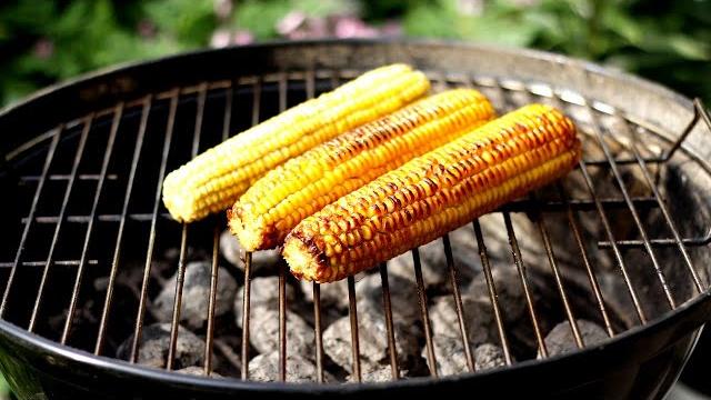 Сливочная кукуруза на угольном гриле Сливочная кукуруза на угольном гриле
