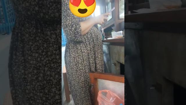 Candid + elus2 perut bumil jualan bakso 9 bulan Candid + elus2 perut bumil jualan bakso 9 bulan