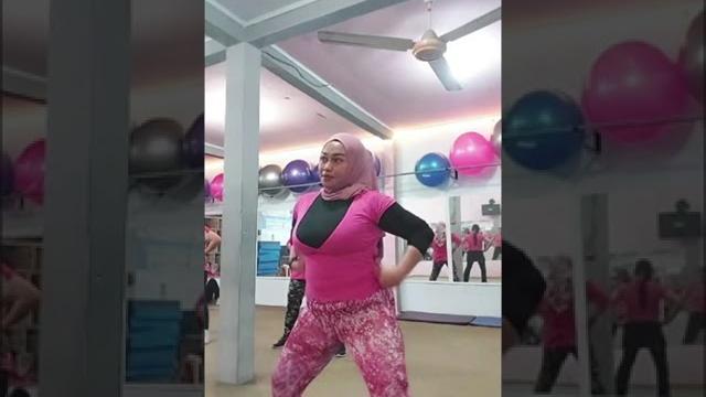 Momihzahwavarel ita krisasianti Momihzahwavarel ita krisasianti