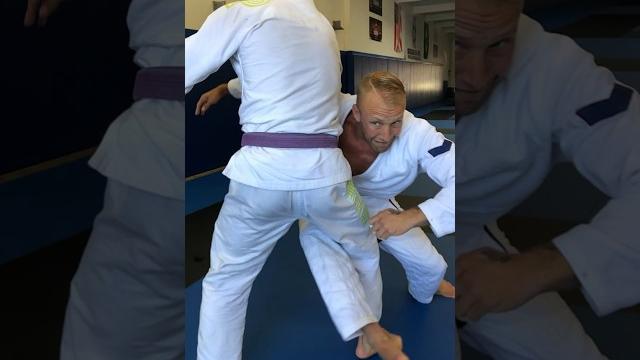 Arm drag to leg trip takedown! #bjj #jiujitsu #bjjlifestyle #bjjtraining #bjjtechnique #bjj4life Arm drag to leg trip takedown! #bjj #jiujitsu #bjjlifestyle #bjjtraining #bjjtechnique #bjj4life