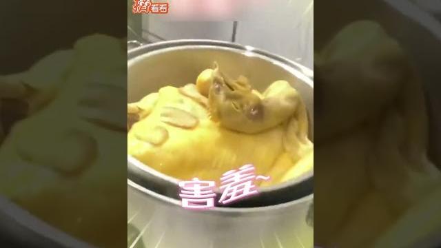 越南媽煮雞喊「牠害羞」!女兒開鍋見q萌對比秒笑翻|tvbs新聞|擠看看 #shorts 越南媽煮雞喊「牠害羞」!女兒開鍋見q萌對比秒笑翻|tvbs新聞|擠看看 #shorts