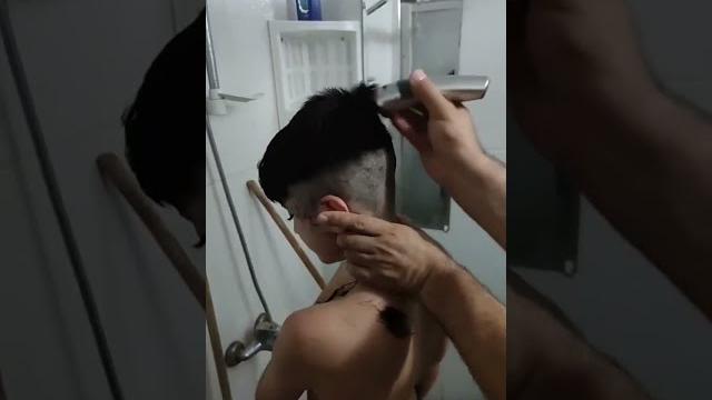 Babamın yaptığı saç şekline bak yaa Babamın yaptığı saç şekline bak yaa