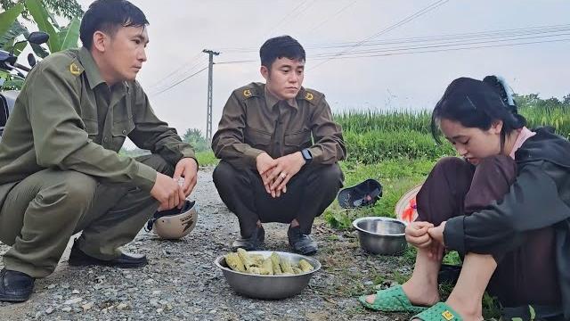 The poor girl was lucky to have the help of police hang and nam when she was in trouble The poor girl was lucky to have the help of police hang and nam when she was in trouble