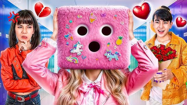 Nobody has seen my real face! first day of weird girl at school Nobody has seen my real face! first day of weird girl at school