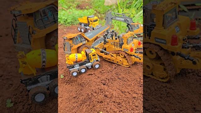 Failed driving, rc bulldozer #shorts #rcb #bulldozer #rc Failed driving, rc bulldozer #shorts #rcb #bulldozer #rc