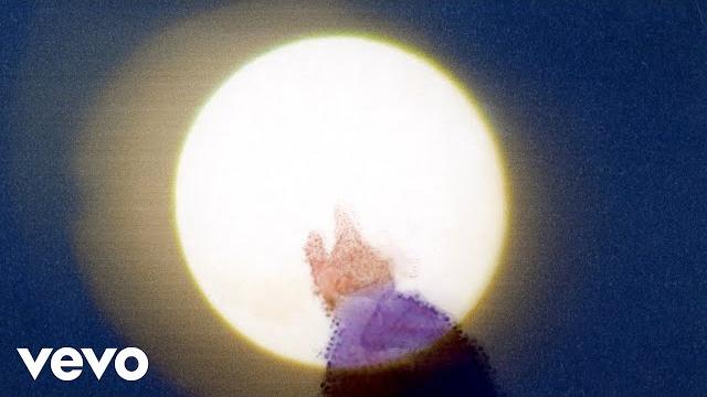 Umi - moonlit room (lyric video) Umi - moonlit room (lyric video)