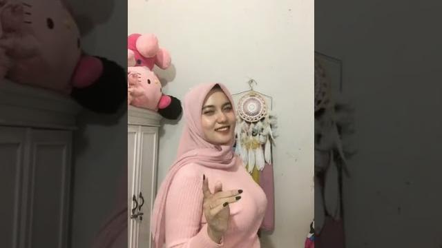 Hijab goyang #short #shorts #shortsbeta #shortsvideo #viral #tiktokvideo #video #gununggede #fyp Hijab goyang #short #shorts #shortsbeta #shortsvideo #viral #tiktokvideo #video #gununggede #fyp