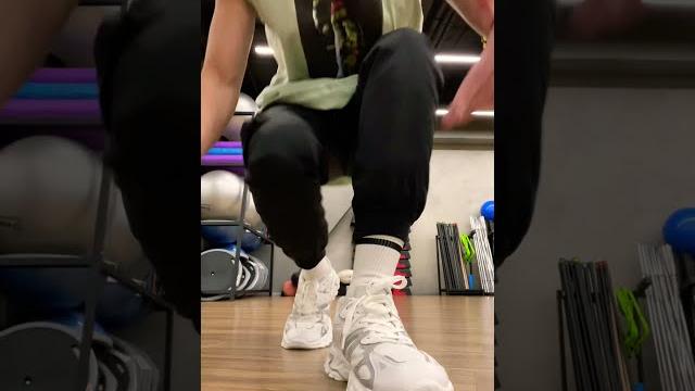 Шаффл - как научиться делать глайд - обучение танцам для новичков - dance tutorial #shorts Шаффл - как научиться делать глайд - обучение танцам для новичков - dance tutorial #shorts