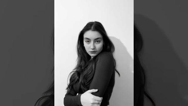 Easy portrait modelling poses #model Easy portrait modelling poses #model