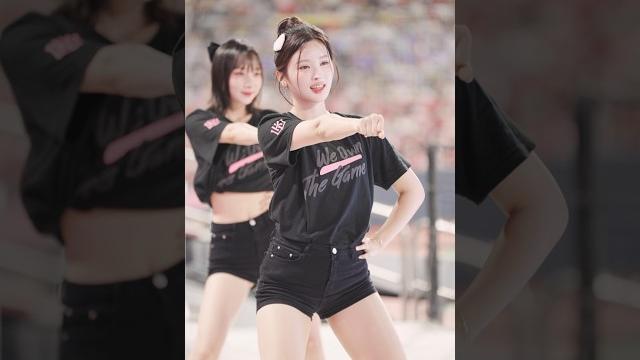 표정과 몸짓의 황홀한 조화 hold up 아웃송 #김정원 kt 위즈 #치어리더 표정과 몸짓의 황홀한 조화 hold up 아웃송 #김정원 kt 위즈 #치어리더