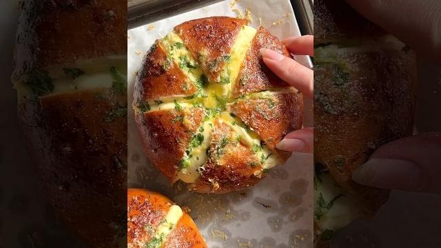 Korean-style cream cheese garlic bread Korean-style cream cheese garlic bread