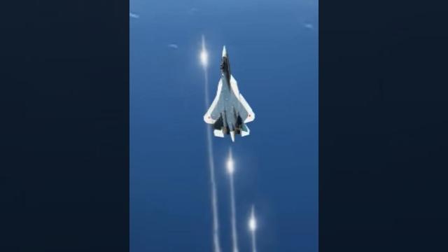 Су-57 хотели сбить 6 ракет и все мимо #shorts Су-57 хотели сбить 6 ракет и все мимо #shorts