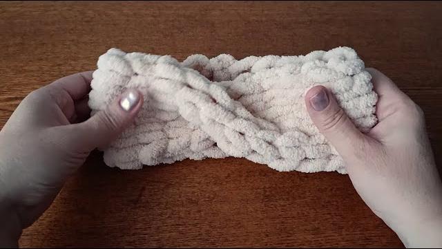 Самая простая повязка на голову из ализе пуффи. Самая простая повязка на голову из ализе пуффи.