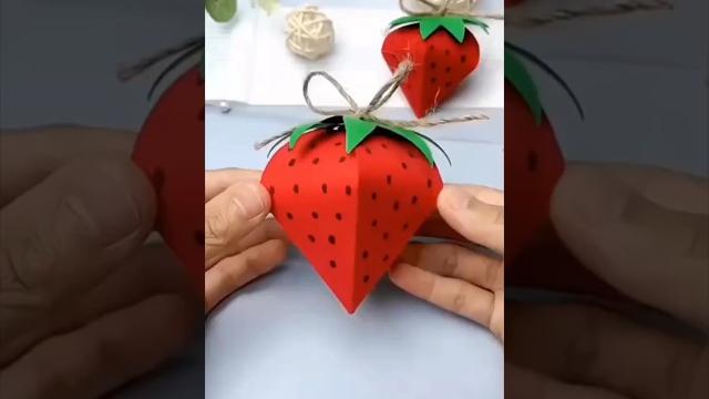 Strawberry gift box making Strawberry gift box making