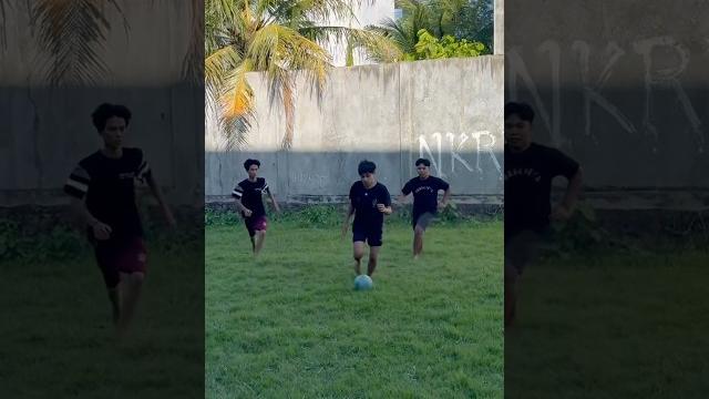 Kalian kalo main bola kurang orang solusinya pasti, main gawang satu #shorts #lucu #kocak Kalian kalo main bola kurang orang solusinya pasti, main gawang satu #shorts #lucu #kocak