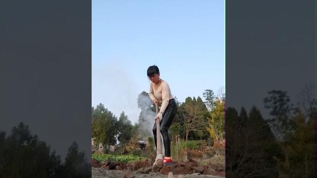 穿皮裤,干农活 穿皮裤,干农活